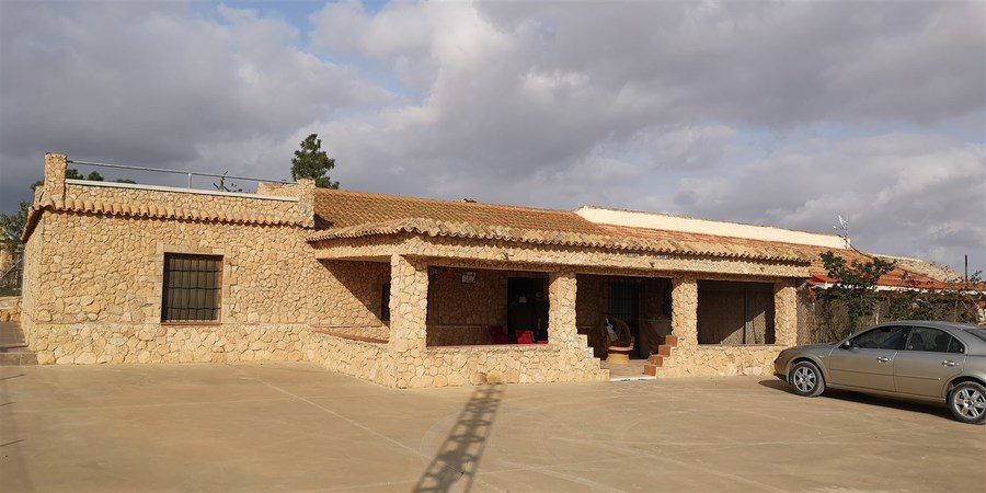 https://fuentealamorealestate.com/wp-content/uploads/2022/04/1099-country-house-for-sale-in-fuente-alamo-de-murcia-17938-large.jpg
