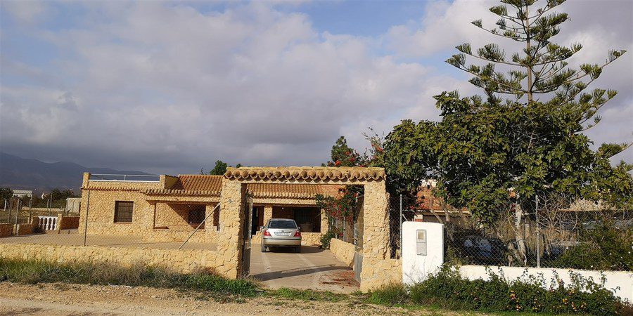 https://fuentealamorealestate.com/wp-content/uploads/2022/04/1099-country-house-for-sale-in-fuente-alamo-de-murcia-17939-large.jpg