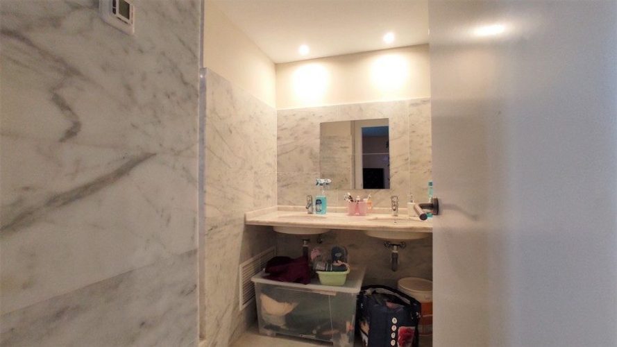 https://fuentealamorealestate.com/wp-content/uploads/2023/12/Bathroom-Double-Sinks.jpg