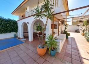 Villa For Sale in Los Nietos