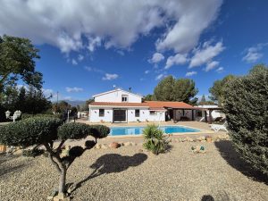 Villa For Sale in Alhama de Murcia