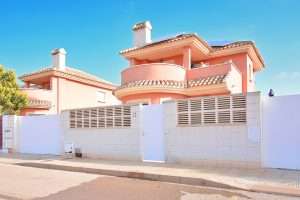 Villa For Sale in Los Urrutias