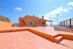 Villa For Sale in El Carmoli