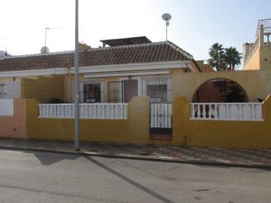 Villa For Sale in Los Alcazares
