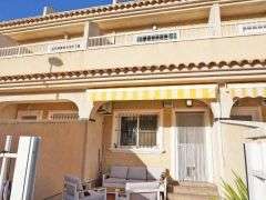 Townhouse With Solarium For Sale in Los Nietos