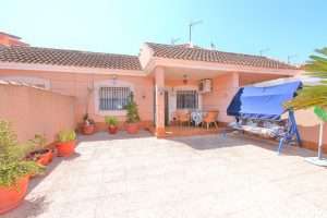 Bungalow With Solarium For Sale in Los Urrutias