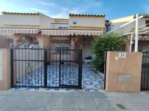 Townhouse For Sale in Los Alcázares