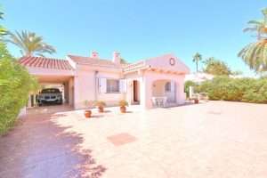 Villa For Sale in Estrella de Mar